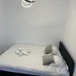 Fancy 1 Bdrm In Center Lejlighed