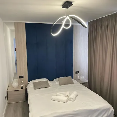 Fancy 1 Bdrm In Center בוקרשט