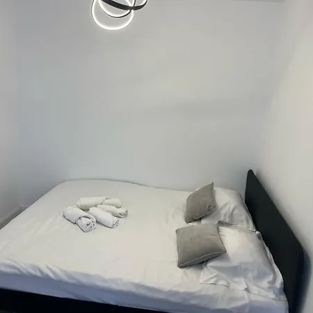 Fancy 1 Bdrm In Center Lägenhet